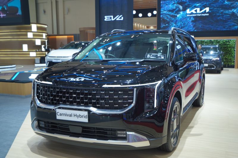 modal-kia-dukung-keluarga-modern-melalui-carnival-hybrid-dan-carens