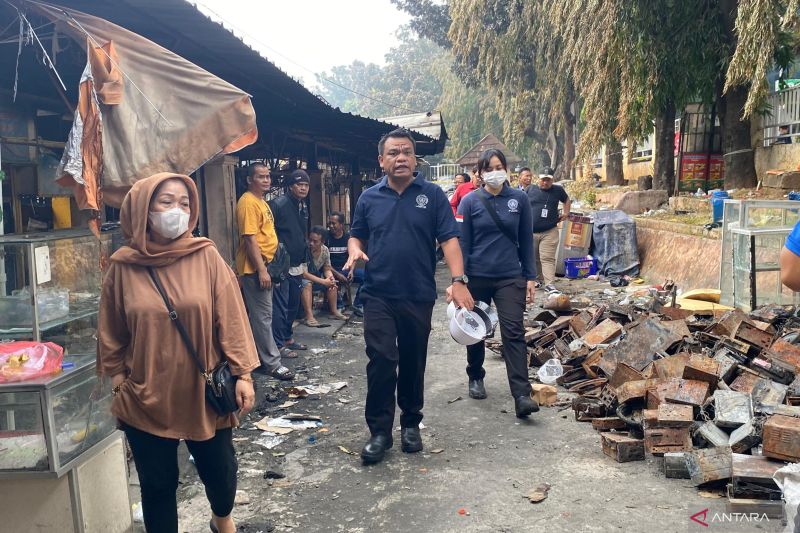 puslabfor-polri-cek-tkp-kebakaran-pasar-taman-puring
