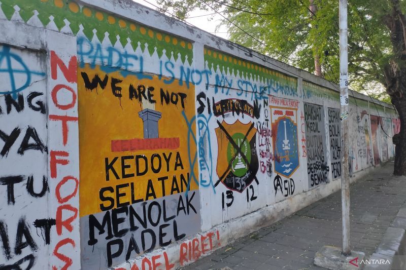 Mural penolakan alih fungsi Lapangan Bola Pilar Kedoya segera dihapus
