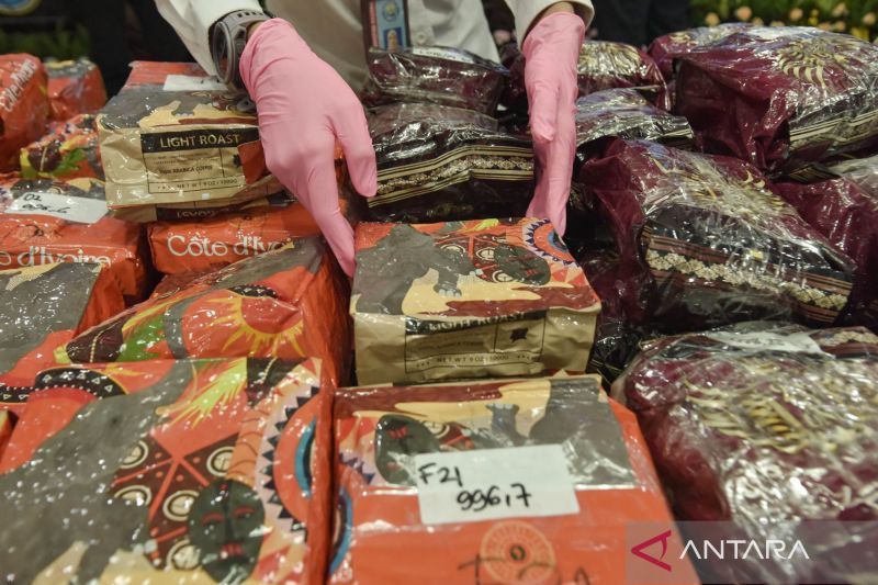 polda-metro-jaya-dan-bea-cukai-ungkap-peredaran-15-kg-ganja-di-bekasi