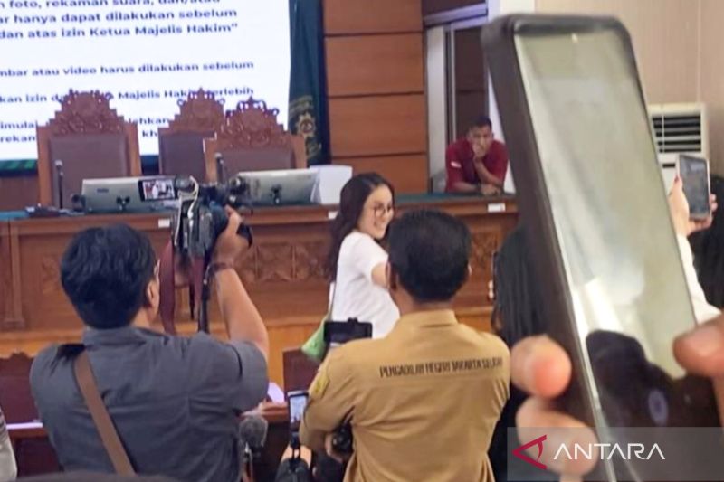 nikita-diminta-lapor-terkait-dugaan-reza-gladys-main-mata-dengan-jpu