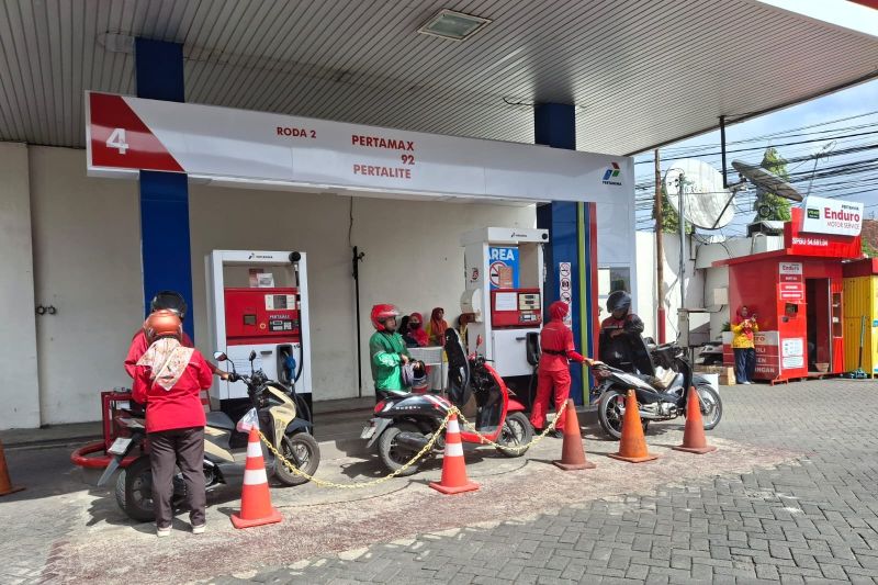 antrean-pembelian-bbm-di-spbu-di-jember-kembali-normal-dan-stok-aman