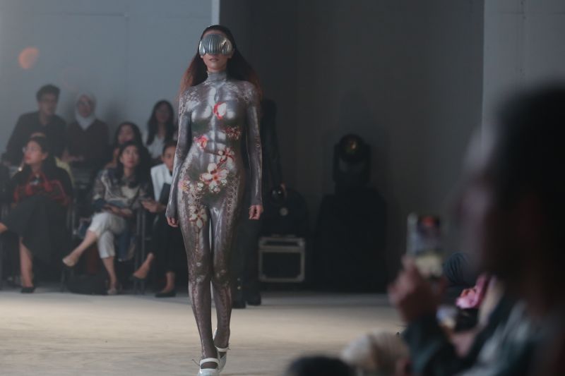 URUB, koleksi LAKON Indonesia dari desainer Prancis Victor Clavelly memukau JF3 Fashion Festival