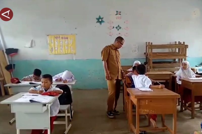 45 SD di Maros sepi pendaftar, bantuan pendidikan tetap berjalan