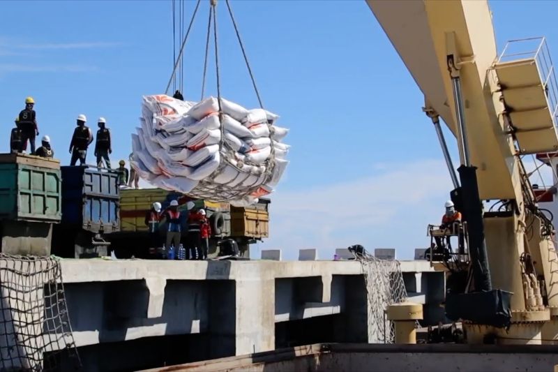 Bulog siap salurkan bantuan beras 10 kg per bulan pada Juli