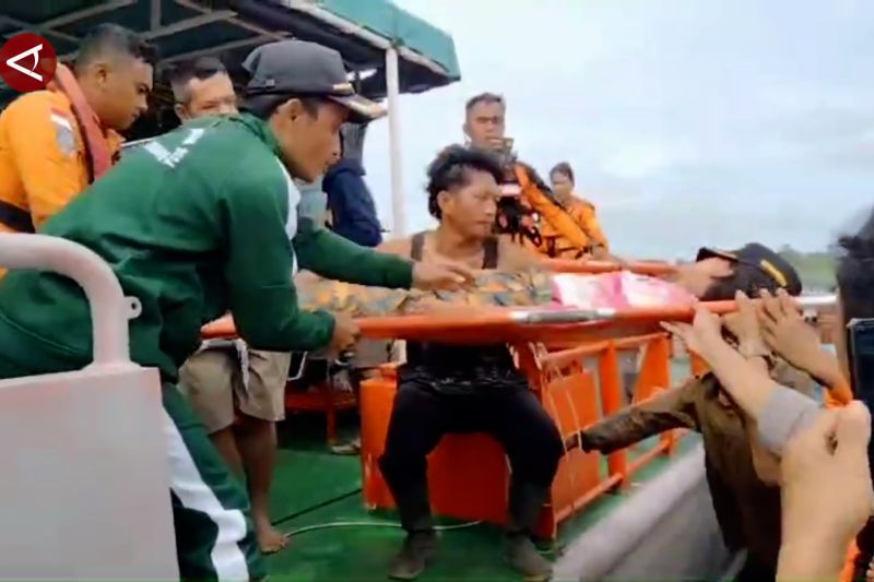 Hilang selama 20 jam, 11 penumpang kapal terbalik di Mentawai selamat