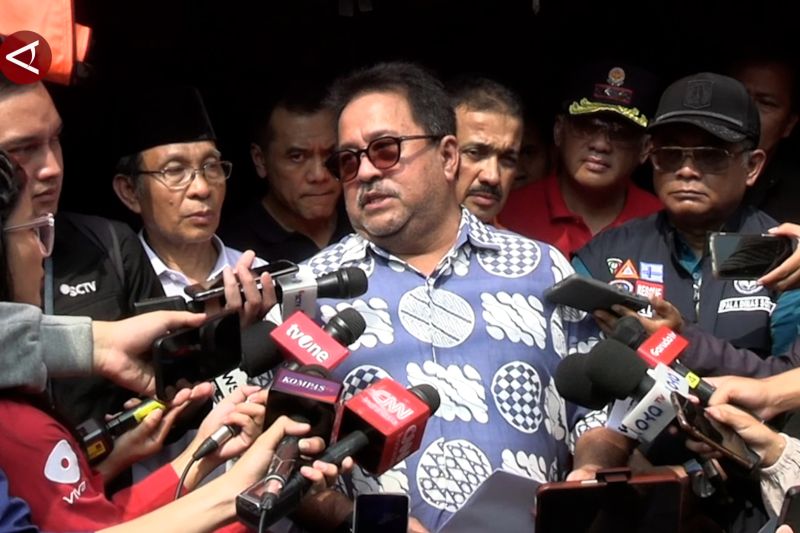 Rano Karno janji bangun kembali rumah korban kebakaran di Tebet