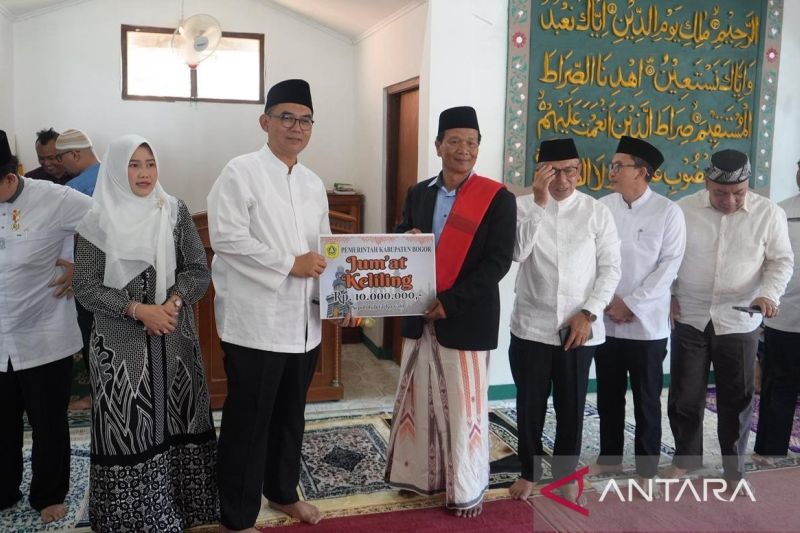 Bupati Bogor beri perhatian infrastruktur keagamaan lewat Jumling