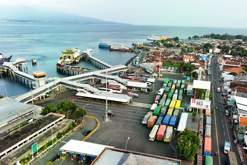 asdp-dan-regulator-maksimalkan-upaya-atasi-antrean-di-ketapang