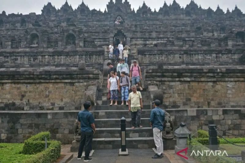 bps-catat-jumlah-kunjungan-wisman-capai-142-juta-orang-pada-juni