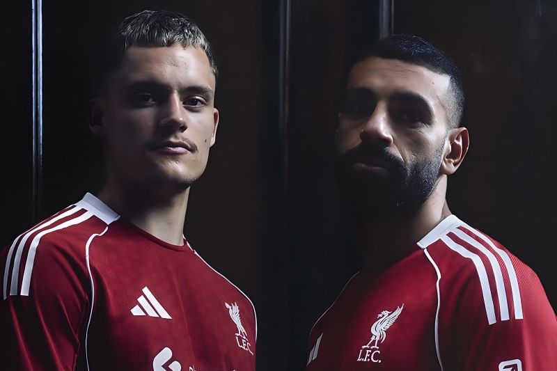 Liverpool rilis jersi kandang dan tandang baru bersama adidas