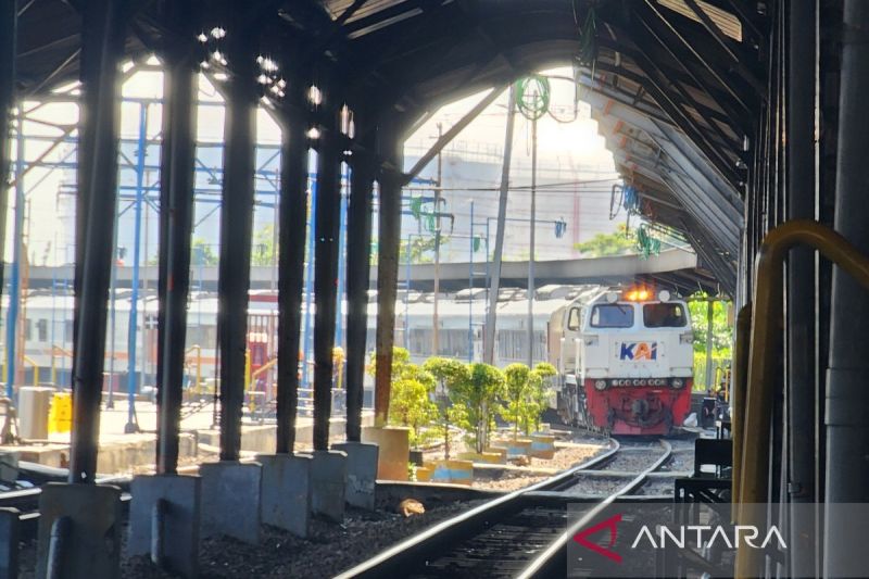 perjalanan-ka-di-daop-semarang-tergamggu-akibat-argo-bromo-anjlok