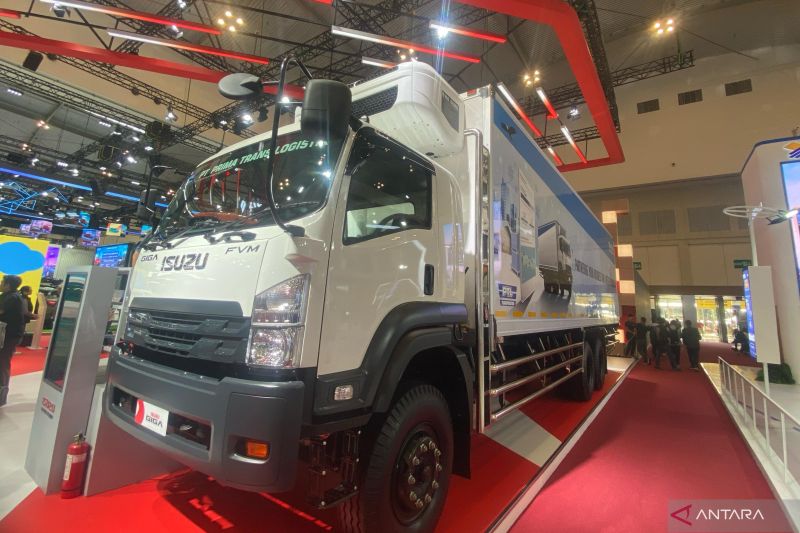 komitmen-isuzu-tumbuhkan-iklim-berbisnis-melalui-giga-fvm-refrigerator