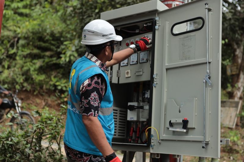 pln-operasikan-listrik-pertama-di-kawasan-konservasi-bandealit