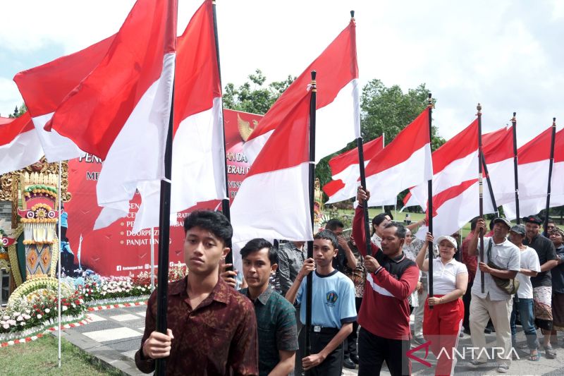 jangan-kibarkan-one-peace-ini-aturan-dan-etika-pengibaran-merah-putih