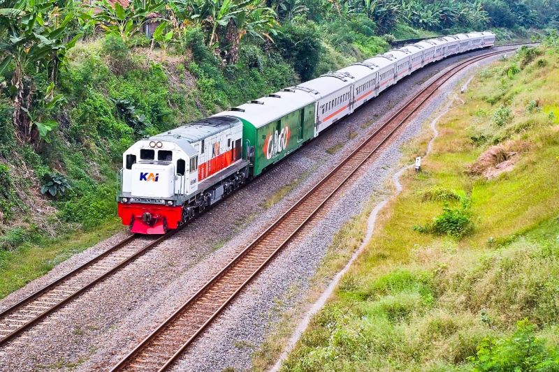 daop-7-sebut-sejumlah-perjalanan-ka-terdampak-akibat-kereta-anjlok