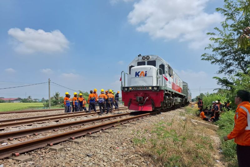 kai-merampungkan-evakuasi-ka-argo-bromo-anggrek-anjlok-di-subang
