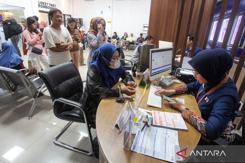 imbas-argo-bromo-anggrek-anjlok-calon-penumpang-antre-batalkan-tiket
