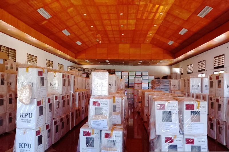 KPU Jayapura distribusi logistik PSU Pilgub Papua ke distrik terjauh