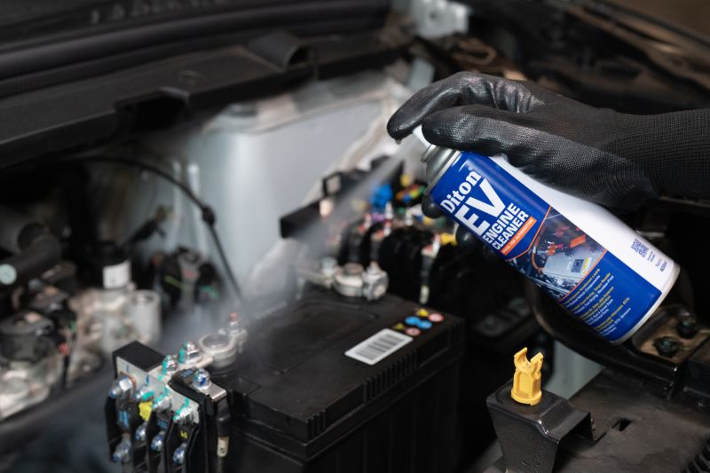 diton-premium-rilis-pembersih-khusus-mesin-kendaraan-listrik-di-giias