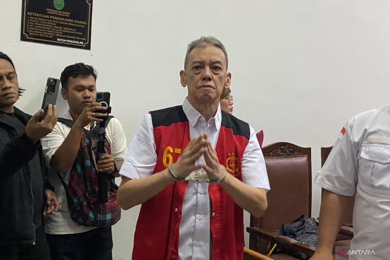 fariz-rm-siap-jalani-persidangan-usai-dituntut-enam-tahun-penjara