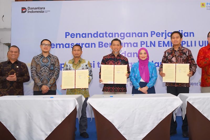 pln-uid-sulselrabar-dan-pt-emi-kerja-sama-pemasaran-ebt