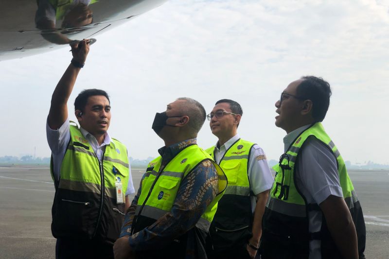 menhub-inspeksi-kelaikudaraan-pesawat-di-bandara-soetta