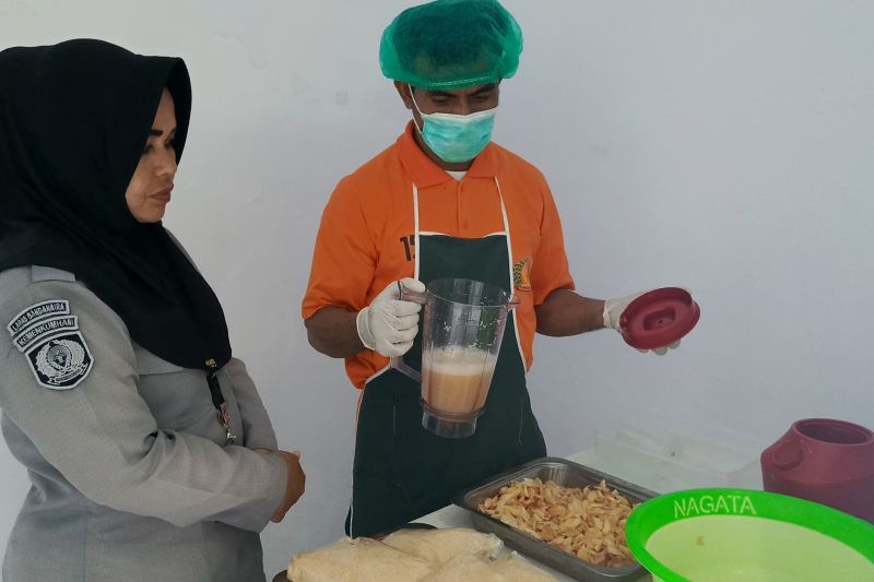 lapas-banda-neira-ajari-narapidana-membuat-sirup-pala-bernilai-ekonomi