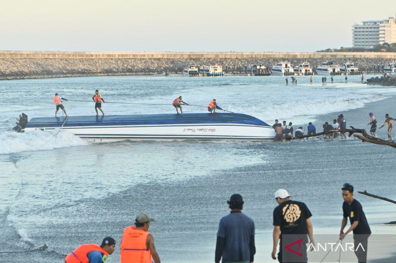 Kapal cepat Dolphin Cruise 2 tenggelam di jalur masuk pelabuhan Sanur, Bali