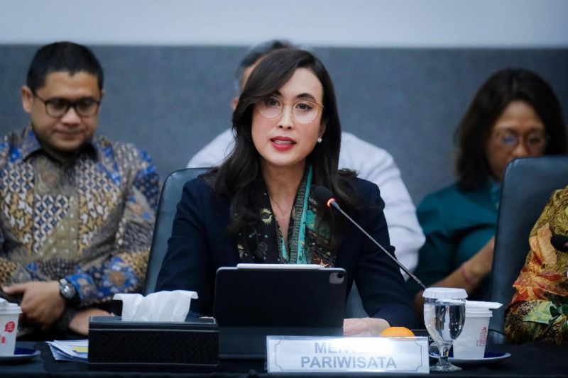 menpar-sektor-pariwisata-berkontribusi-besar-pada-pertumbuhan-ekonomi