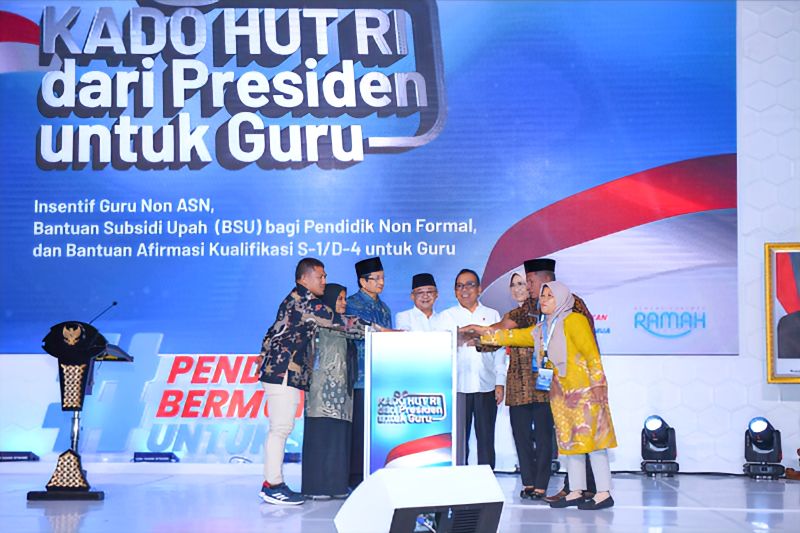 Sejumlah guru penerima kado HUT RI dari Presiden sampaikan apresiasi