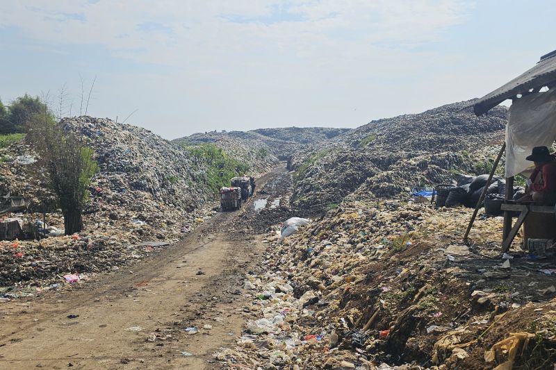 Masyarakat desak Pemkab Karawang kelola sampah secara modern di TPA