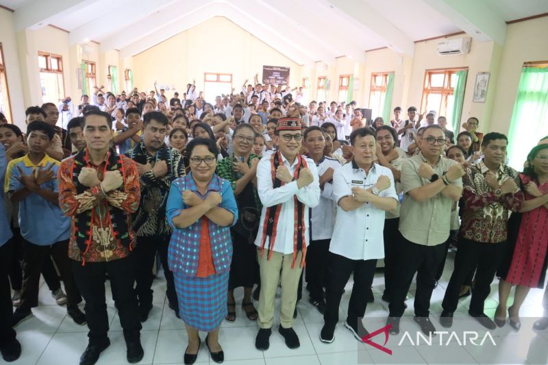 Menteri P2MI dorong sekolah di Labuan Bajo buka Program Kelas Migran