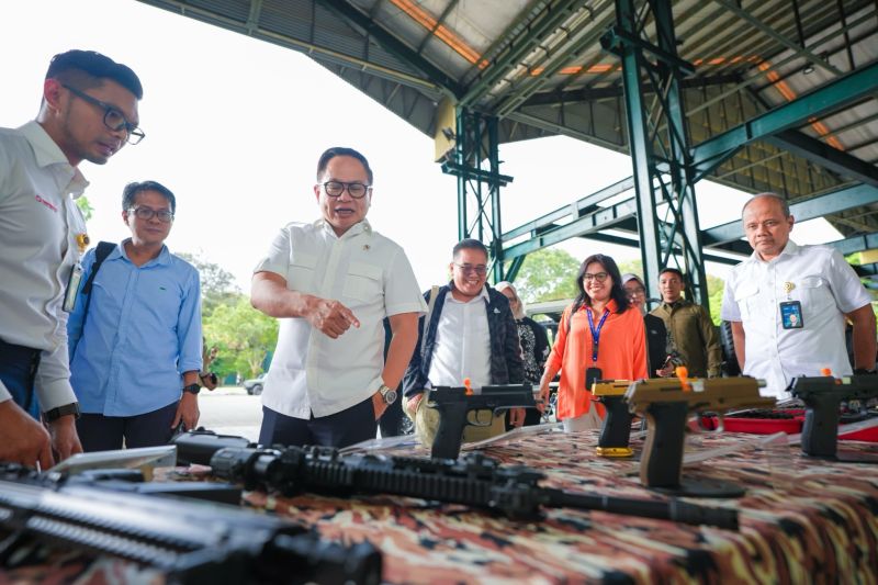 wamen-bumn-pindad-jadi-lokomotif-manufaktur-pertahanan-nasional