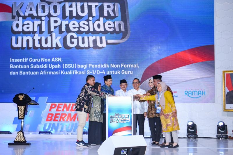 Pemerintah Salurkan Tiga Program Strategis untuk Peningkatan Kesejahteraan dan Kompetensi Guru