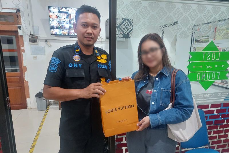 7.735 Barang Tertinggal Ditemukan Kembali oleh KAI Selama Januari–Juli 2025, Termasuk 2.680 Barang Berharga
