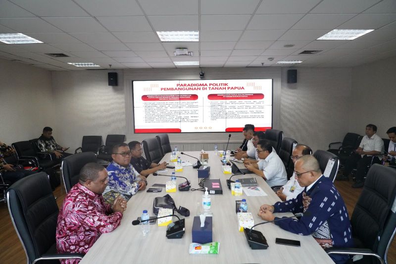 bupati-manokwari-temui-dirjen-pu-bahas-infrastruktur-strategis