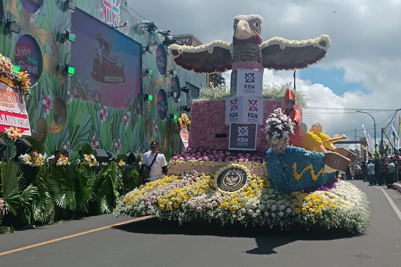 menpar-festival-bunga-di-tomohon-ajang-kreativitas-dan-kebersamaan