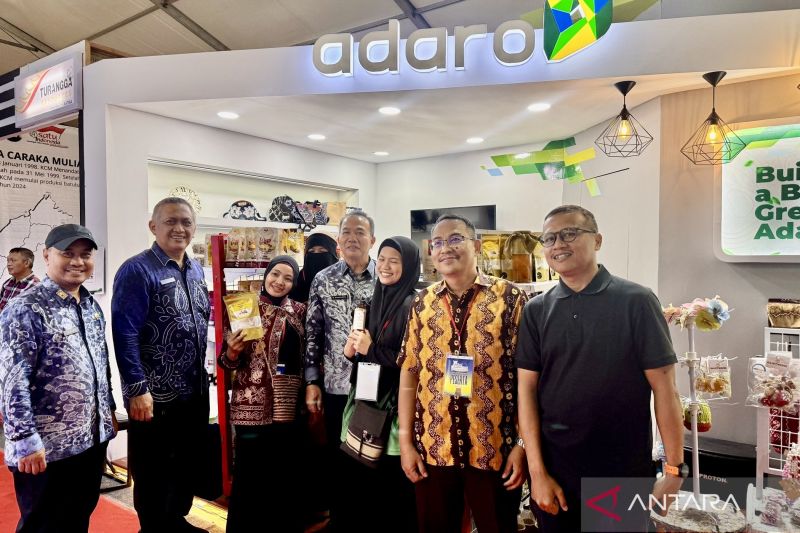 adaro-indonesia-pasarkan-produk-40-umkm-binaan-di-kalsel-expo-2025