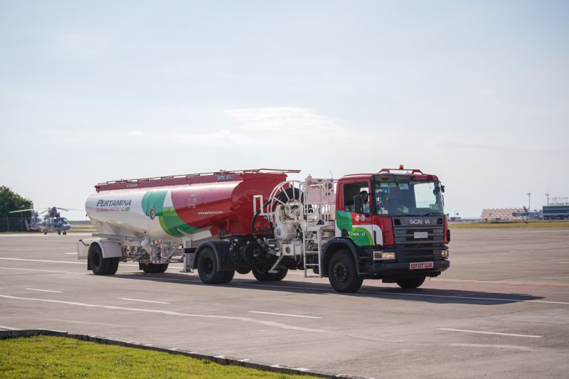 dukung-avtur-rendah-emisi-pertamina-patra-niaga-siap-salurkan-saf