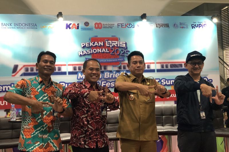 bi-sumsel-hadirkan-program-naik-lrt-rp80-di-festival-perahu-bidar-2025