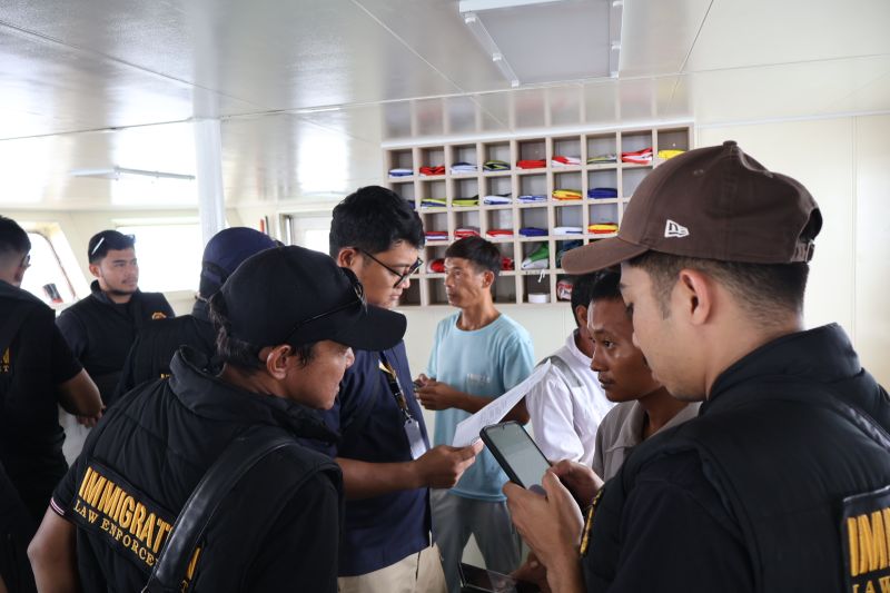 imigrasi-periksa-tiga-kapal-asing-yang-sandar-di-pelabuhan-tanjung-priok