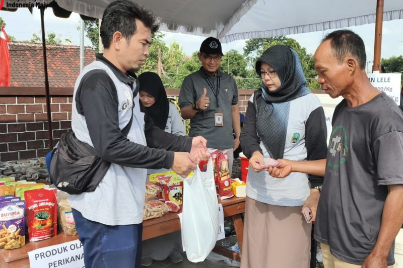 pemkab-magetan-gelar-pasar-murah-di-desa-terpencil-wilayah-perbatasan