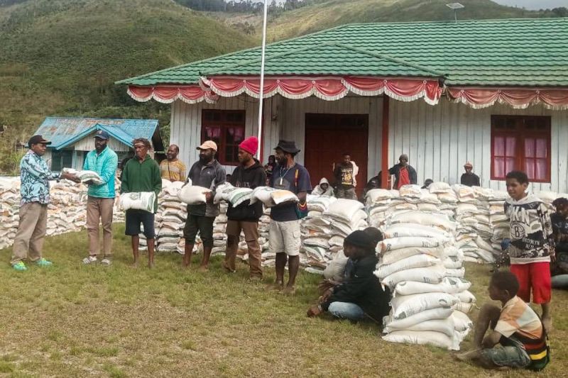 bulog-menggencarkan-penyaluran-bantuan-pangan-dan-gpm-di-papua