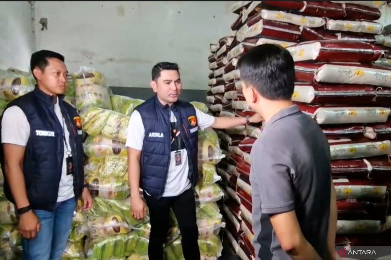 satgas-pangan-polda-metro-jaya-sidak-gudang-beras-di-cakung-jaktim