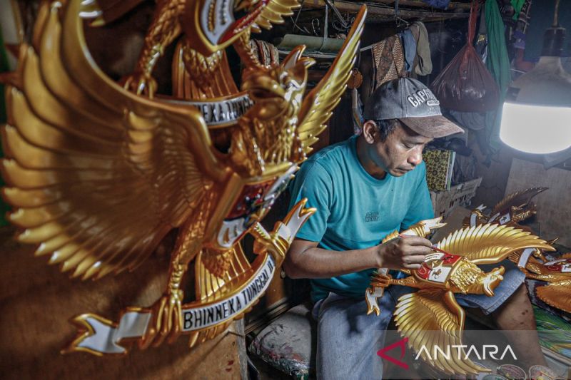 perajin-patung-garuda-pancasila-panen-pesanan-jelang-hut-ke-80-ri