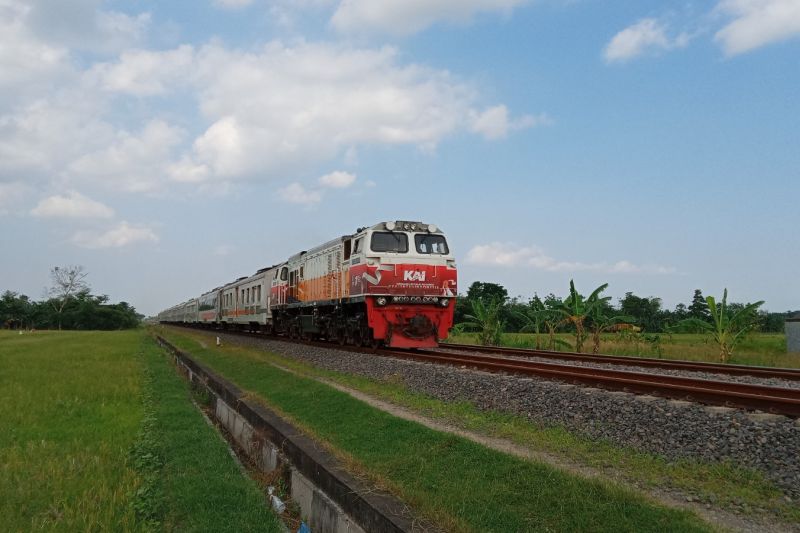 daop-jember-operasikan-ka-mutiara-timur-tambahan-jelang-hut-ri