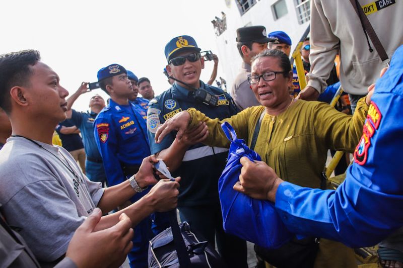 ksop-gresik-pastikan-seluruh-penumpang-kmp-gili-iyang-selamat