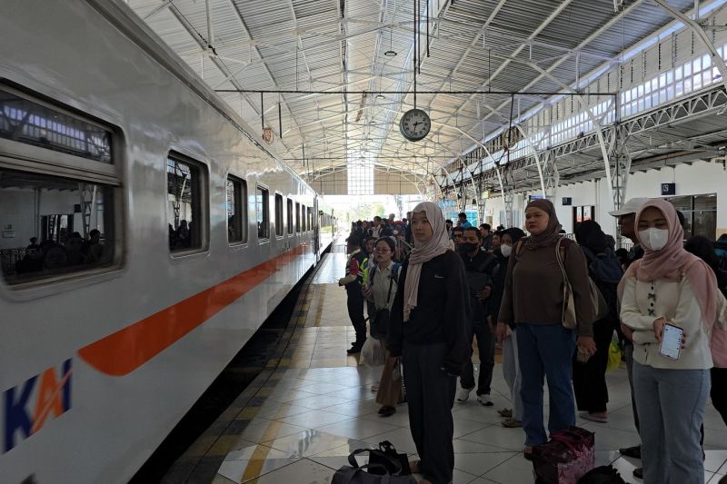 10 Kereta Api Komersial Paling Laris di Long Weekend Kemerdekaan