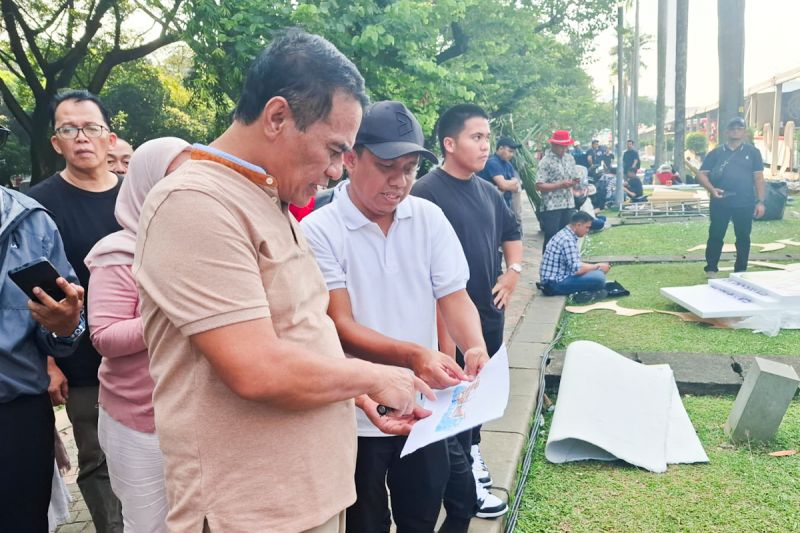 mentan-kapal-phinisi-simbol-swasembada-hadir-di-karnaval-hut-ke-80-ri